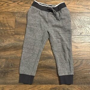 Old Navy sweatpants size 3T​